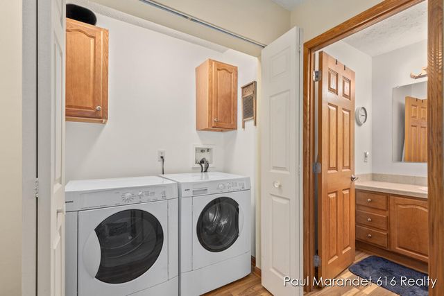 5232 E Sunfield Lane, Holland, MI 49423