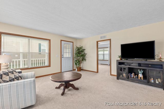 5232 E Sunfield Lane, Holland, MI 49423