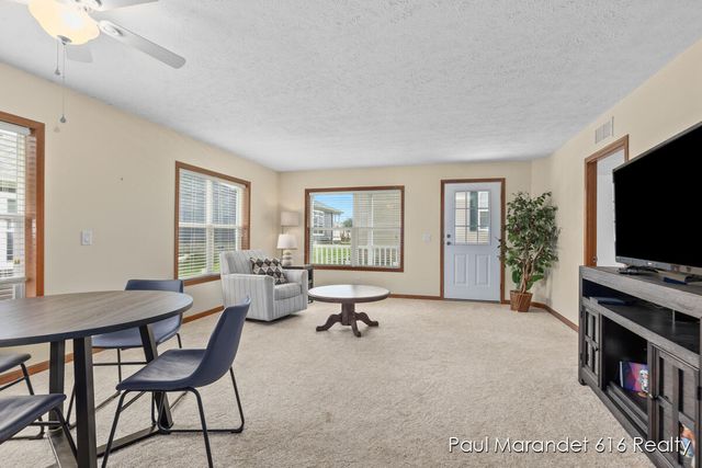 5232 E Sunfield Lane, Holland, MI 49423