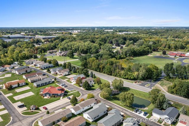 5232 E Sunfield Lane, Holland, MI 49423