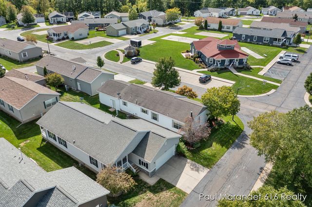 5232 E Sunfield Lane, Holland, MI 49423