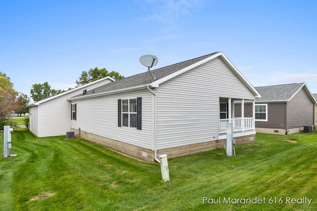 5232 E Sunfield Lane, Holland, MI 49423