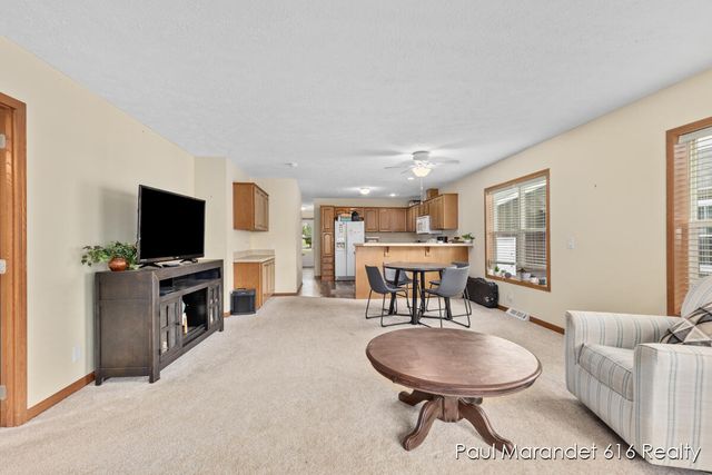 5232 E Sunfield Lane, Holland, MI 49423
