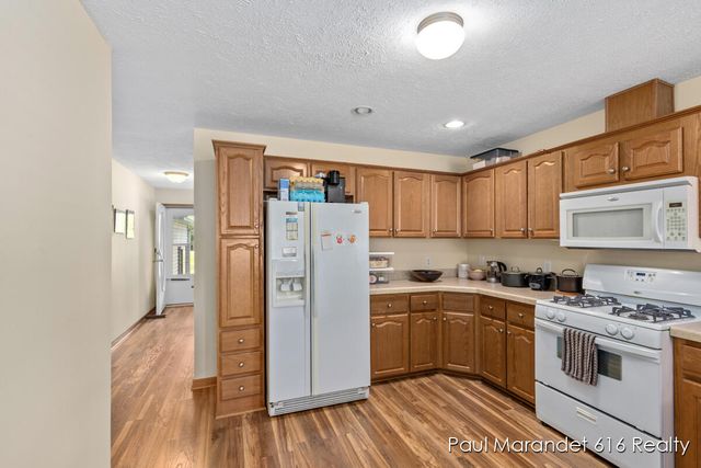 5232 E Sunfield Lane, Holland, MI 49423