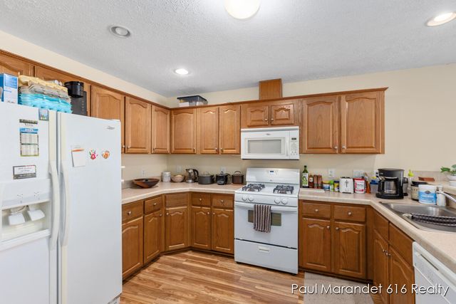 5232 E Sunfield Lane, Holland, MI 49423