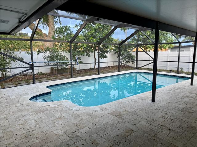 9110 NW 18th Ct, Pembroke Pines, FL 33024