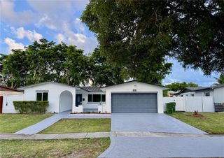9110 NW 18th Ct, Pembroke Pines, FL 33024