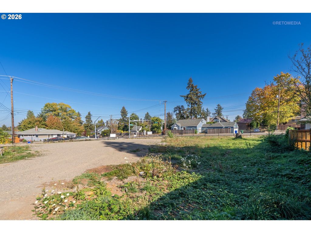 12811 Se OATFIELD Rd, Milwaukie, OR 97222