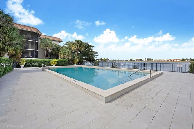 471 Ives Dairy Rd 402-3, Miami, FL 33179
