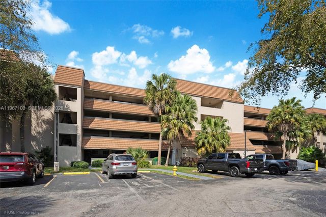 471 Ives Dairy Rd 402-3, Miami, FL 33179