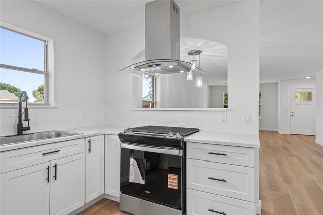 500 Mitchell DR, Hutto, TX 78634