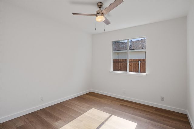 500 Mitchell DR, Hutto, TX 78634