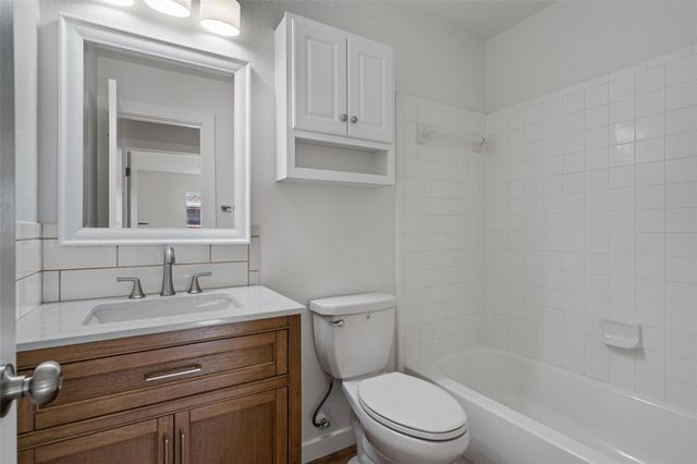 500 Mitchell DR, Hutto, TX 78634