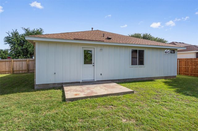 500 Mitchell DR, Hutto, TX 78634