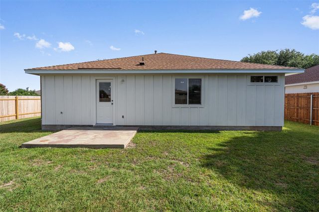 500 Mitchell DR, Hutto, TX 78634
