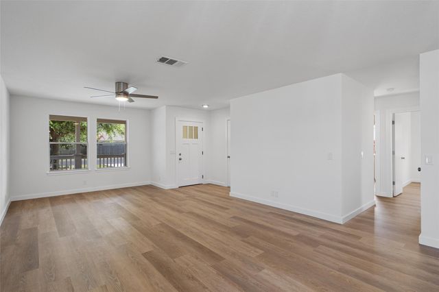 500 Mitchell DR, Hutto, TX 78634