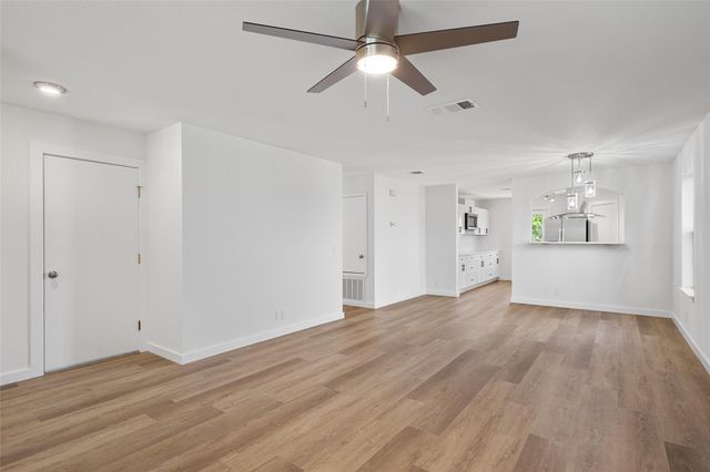 500 Mitchell DR, Hutto, TX 78634