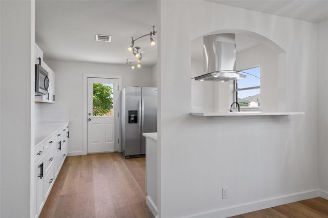 500 Mitchell DR, Hutto, TX 78634