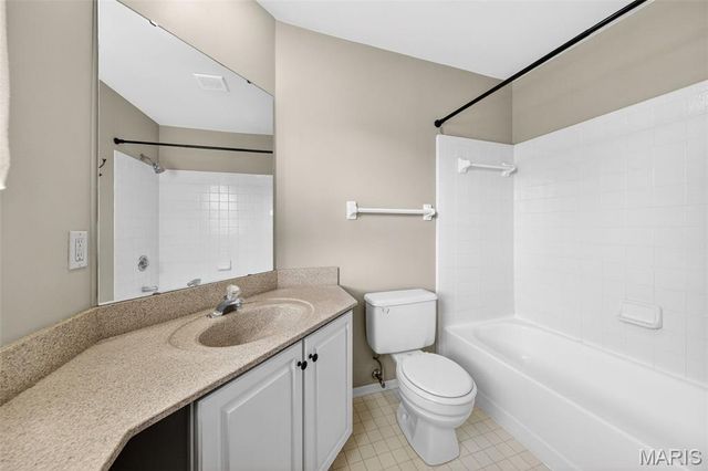 1450 Whispering Creek Drive, Ballwin, MO 63021