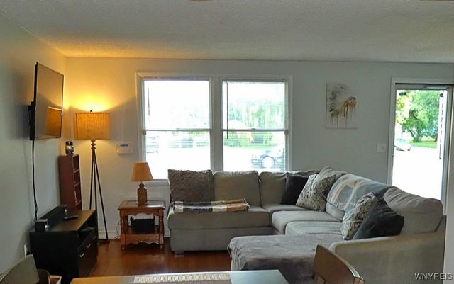 6598 Parkwood Drive, Lockport Town, NY 14094