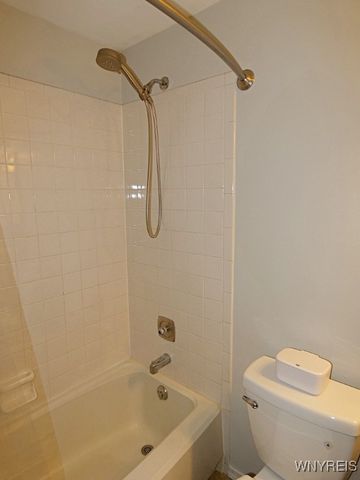 6598 Parkwood Drive, Lockport Town, NY 14094