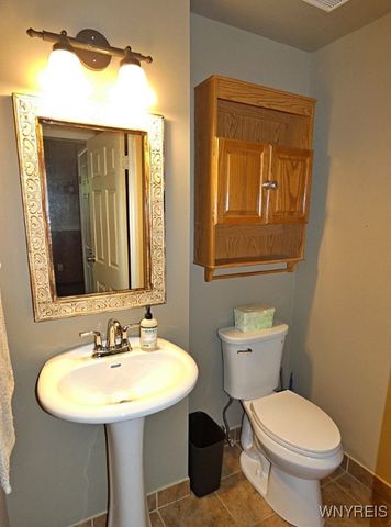 6598 Parkwood Drive, Lockport Town, NY 14094