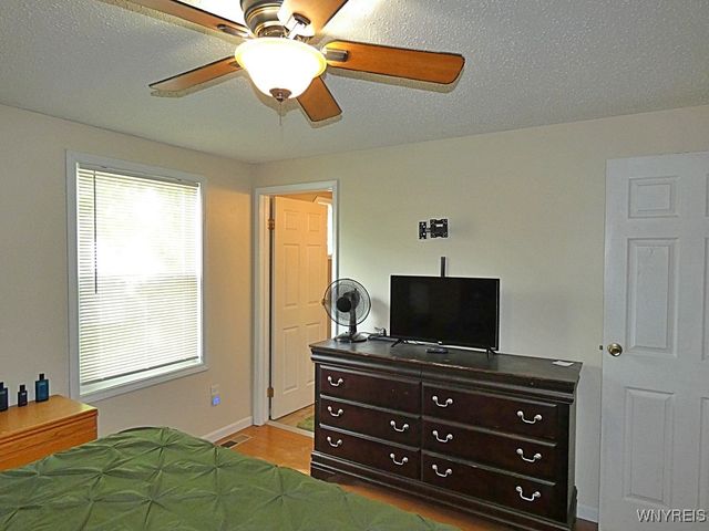 6598 Parkwood Drive, Lockport Town, NY 14094