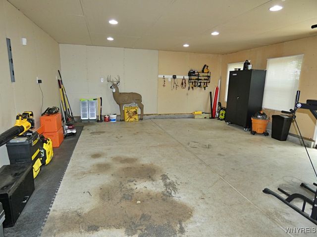 6598 Parkwood Drive, Lockport Town, NY 14094