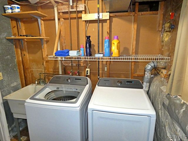 6598 Parkwood Drive, Lockport Town, NY 14094