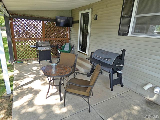 6598 Parkwood Drive, Lockport Town, NY 14094