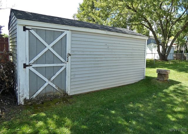 6598 Parkwood Drive, Lockport Town, NY 14094