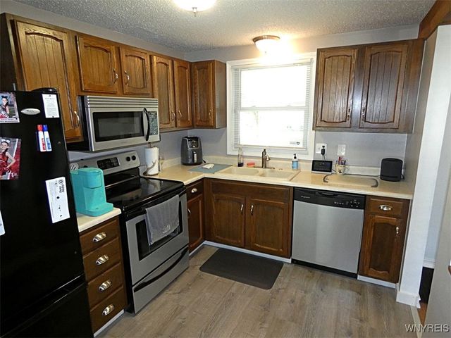 6598 Parkwood Drive, Lockport Town, NY 14094