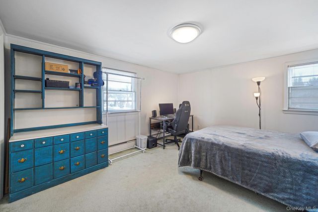 53 Canterbury Lane, North Babylon, NY 11703