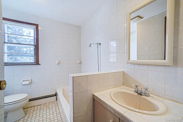 53 Canterbury Lane, North Babylon, NY 11703