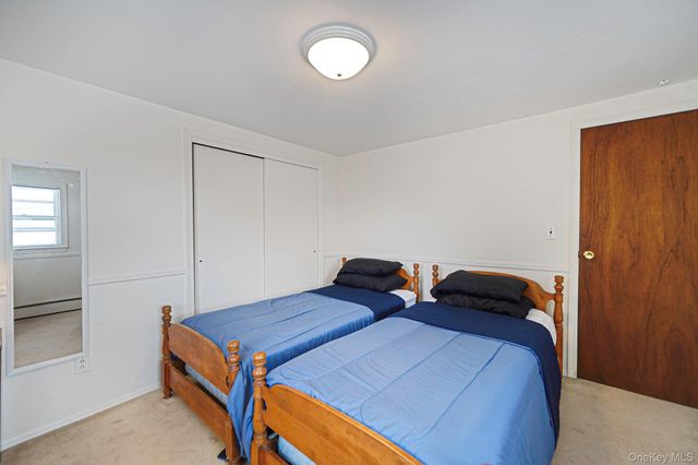 53 Canterbury Lane, North Babylon, NY 11703