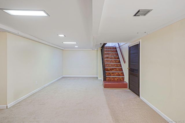 53 Canterbury Lane, North Babylon, NY 11703