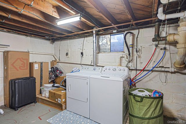 53 Canterbury Lane, North Babylon, NY 11703