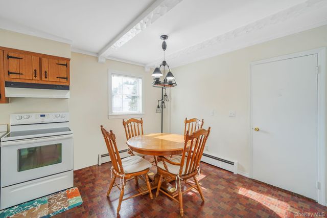 53 Canterbury Lane, North Babylon, NY 11703