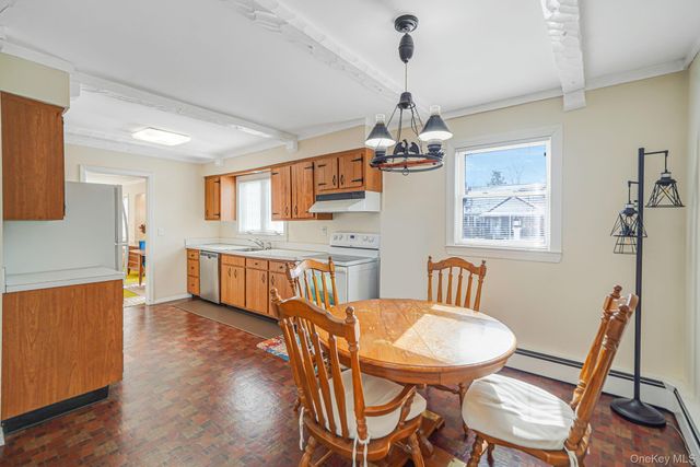 53 Canterbury Lane, North Babylon, NY 11703