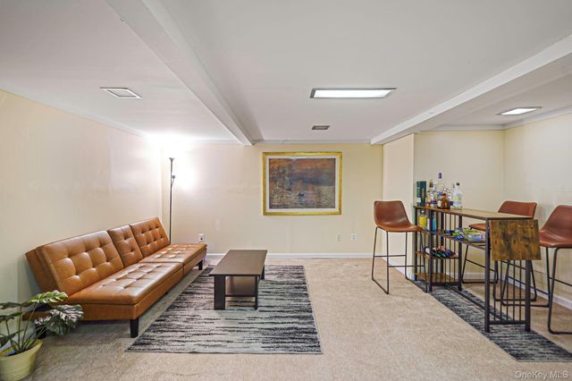 53 Canterbury Lane, North Babylon, NY 11703