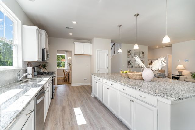 109 Keithland Dr., Conway, SC 29526