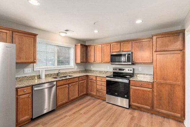 28541 Carlton Way Drive, Novi, MI 48377