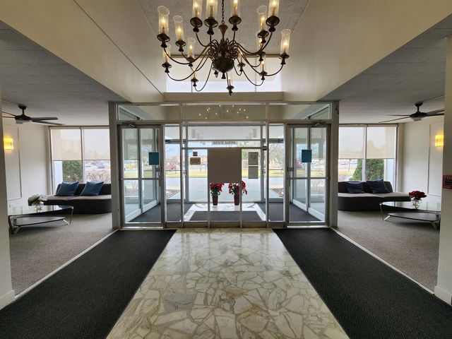 8815 W Golf Road 6B, Niles, IL 60714