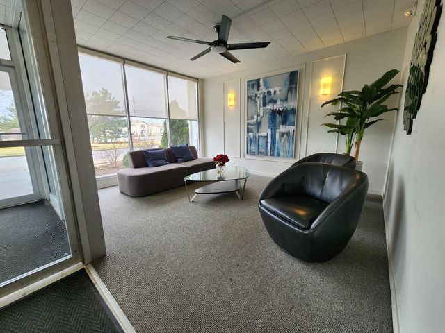 8815 W Golf Road 6B, Niles, IL 60714