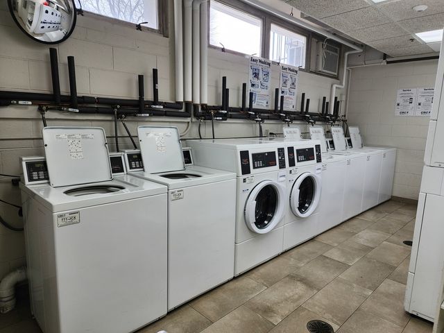 8815 W Golf Road 6B, Niles, IL 60714