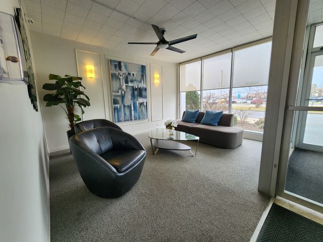 8815 W Golf Road 6B, Niles, IL 60714