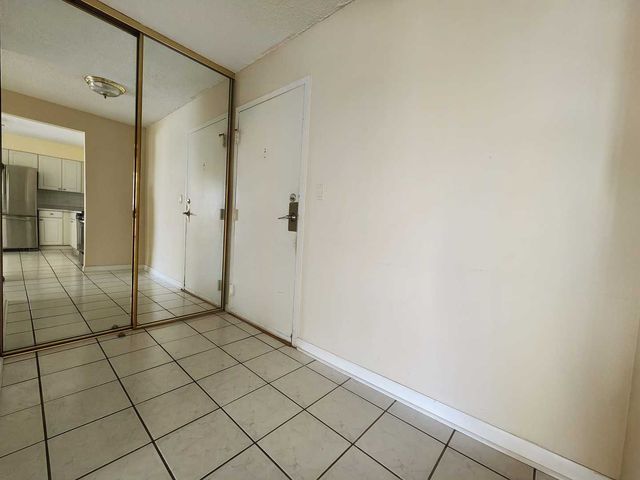 8815 W Golf Road 6B, Niles, IL 60714