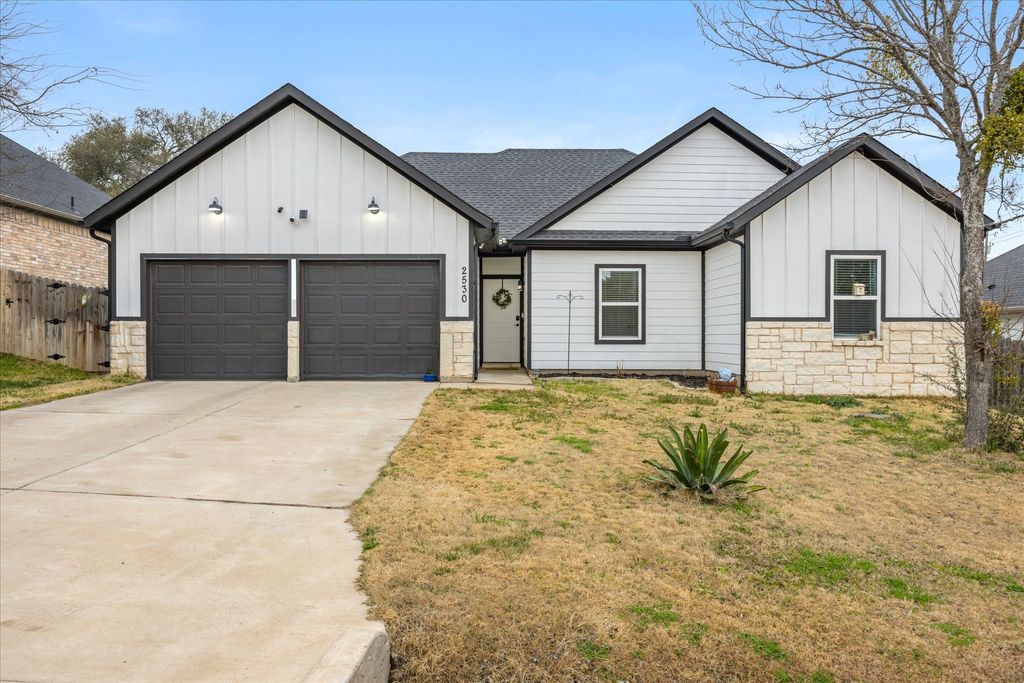 2530 Mercedes Street, Granbury, TX 76048