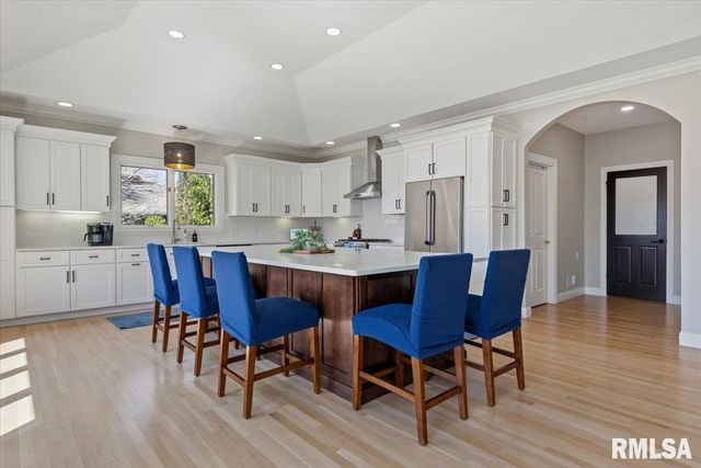 8 Riverwood Drive, Rochester, IL 62563