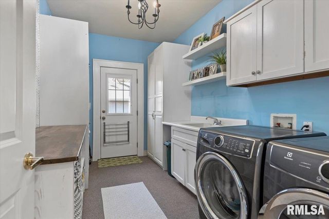 8 Riverwood Drive, Rochester, IL 62563